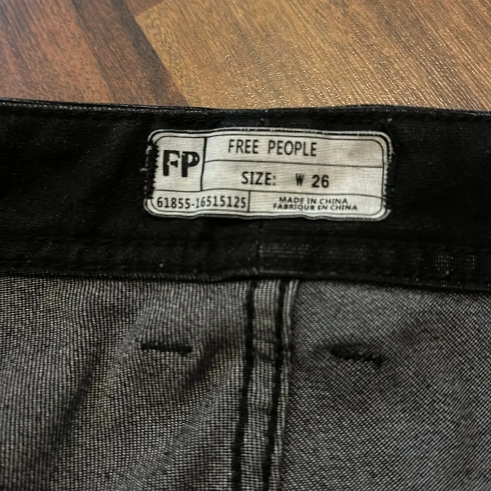 Free People Destroyed Ankle Raw Hem Skinny Jean-Black-Size 26-Distressed - Picture 9 of 13